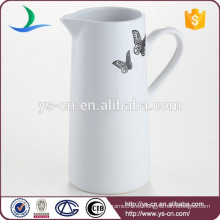 Jarra de cerámica bastante blanca de la leche de la nueva llegada con las etiquetas de la mariposa para la venta